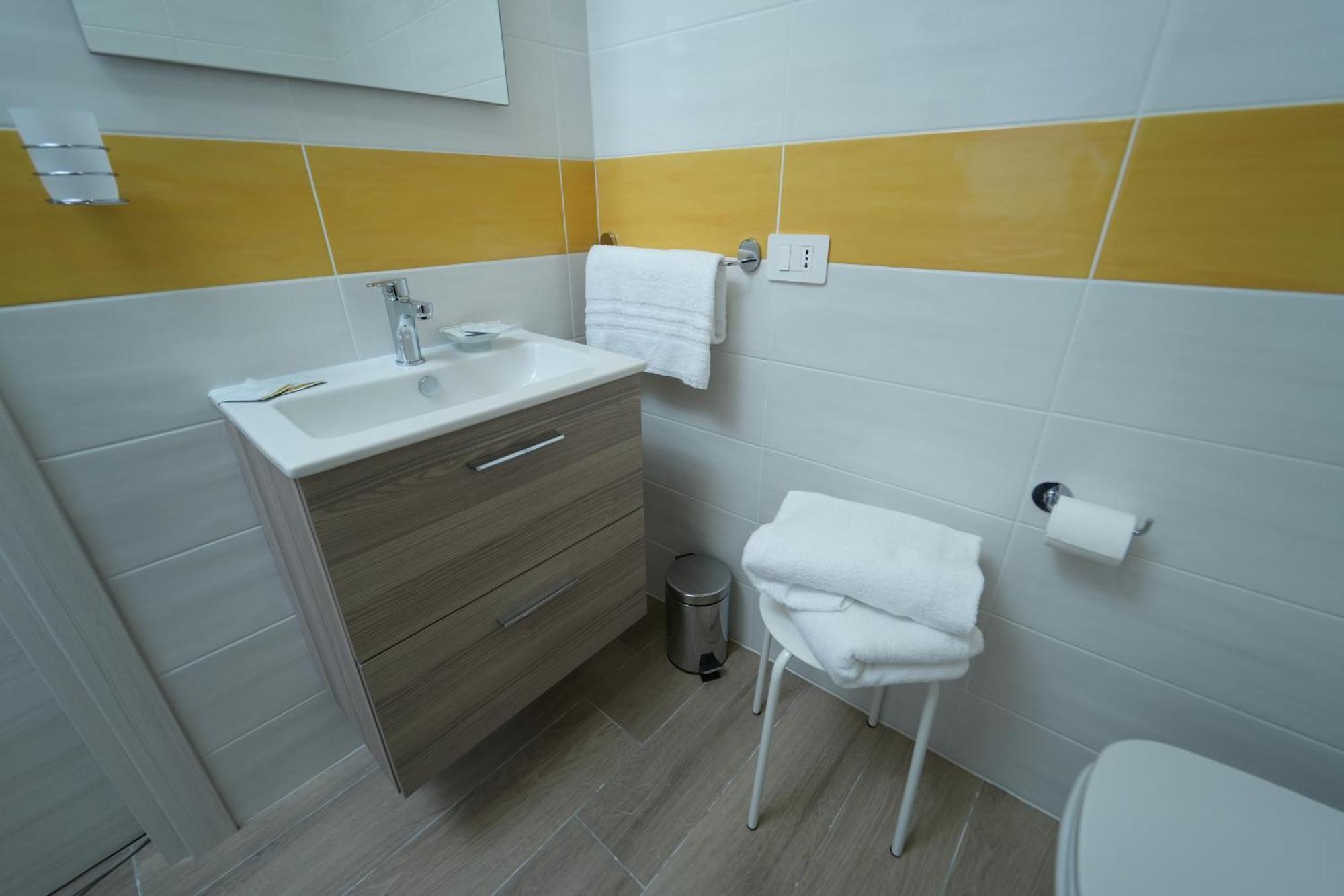 Panorama Vesuvius Affittacamere Guesthouse With Lift Near To Subway In Napoli Center Dış mekan fotoğraf
